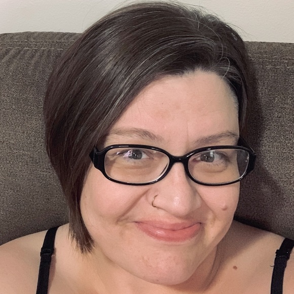 Meet the Posher Other - Meet your Posher, Laura